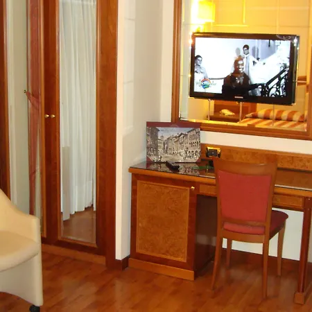 Ξενοδοχείο Albergo Corona Domodossola