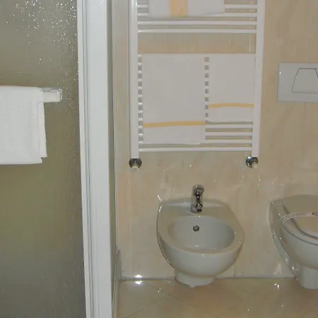 Ξενοδοχείο Albergo Corona 3*