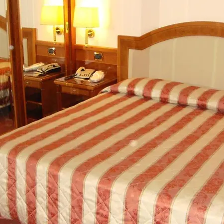 Albergo Corona מלון 3*